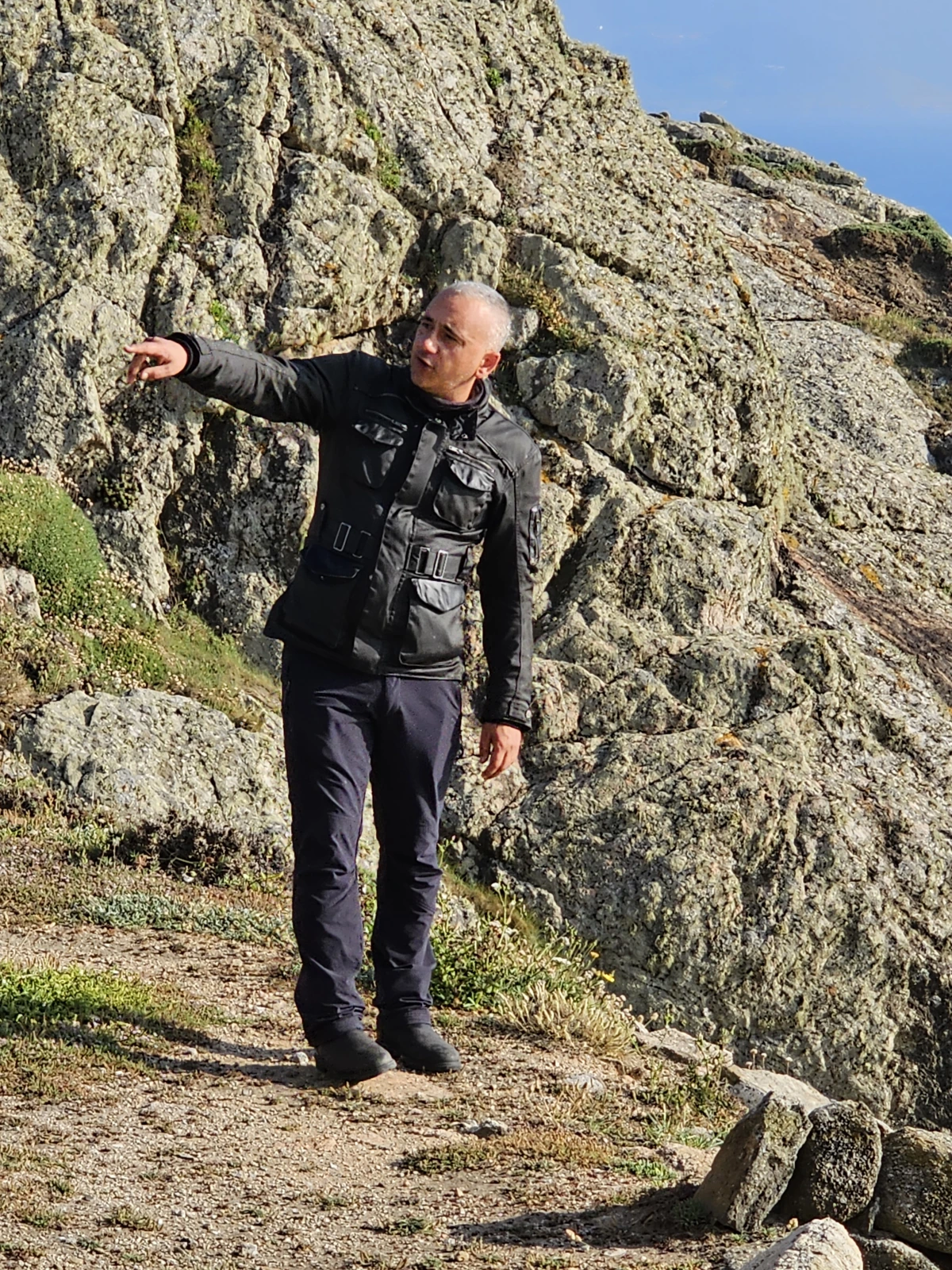 A pause on the rocks